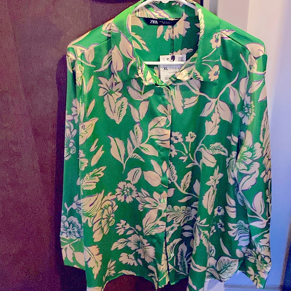 Women Colorful Button down Blouse, Brand New!